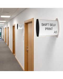 Dobbeltsidet Strato A5 udhængsskilt med let udskifteligt print