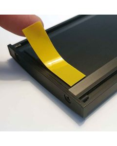 Strato plus dørskilt med ledig/optaget funktion i sort eloxeret aluminium - str. 78x210mm - som skaber plads til koncentration i det åbne kontormiljø.