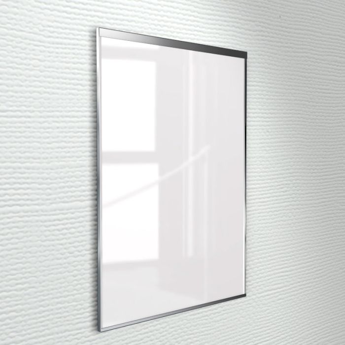 Dørskilt med en hærdet glasfront med slebet kanter, som er omkranset af slebet rustfri stål i den højeste kvalitet, A6