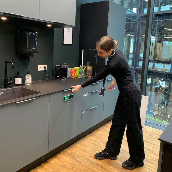 Optagetskilte indikerer om en opvaskemaskine eller et rum er rent eller beskidt