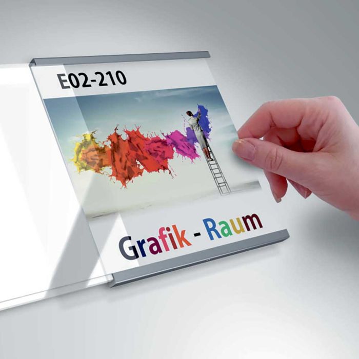 Dørskilt, Elegant Slidefix Dørskilt med en 3mm Skilteholder i aluminium og en akryl front. Man kan nemt udskifte printet ved at fjerne akryl fronten